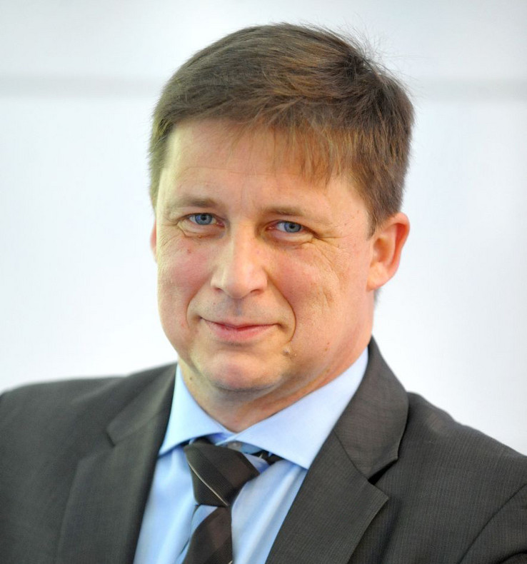 "Com a nova integração do Harness proD em Teamcenter e PTC Windchill, os processos manuais na área da cablagem no local podem agora ser substituídos por processos totalmente digitalizados", diz Arnd Paulfeuerborn, Chefe do Centro de Competência PLM n "Com a nova integração do Harness proD em Teamcenter e PTC Windchill, os processos manuais na área da cablagem no local podem agora ser substituídos por processos totalmente digitalizados", diz Arnd Paulfeuerborn, Chefe do Centro de Competência PLM no EPLAN.