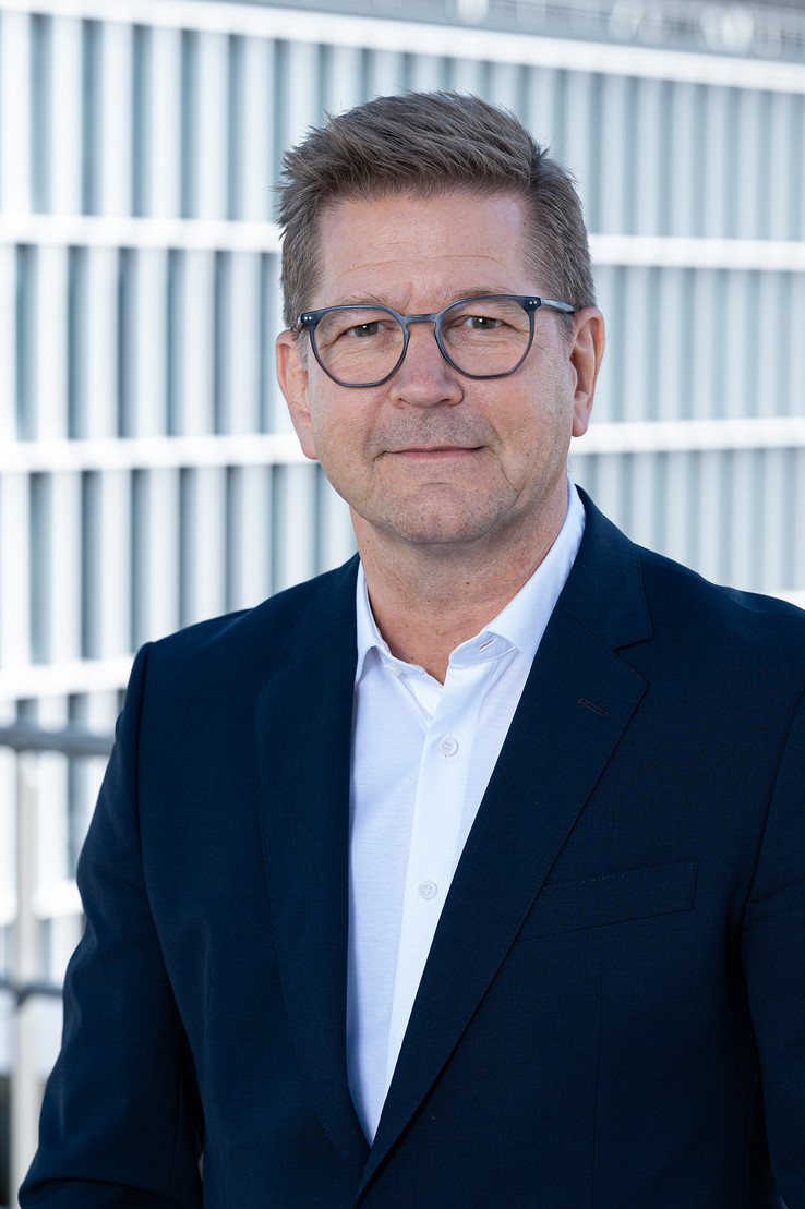 Bernd Schewior Bernd Schewior, Vice-presidente Sénior Serviços Profissionais Global