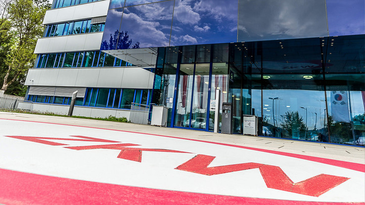 ZKW Group em Wieselburg, Áustria. Sistemas de iluminação topo de gama para a indústria automóvel mundial: o Grupo ZKW em Wieselburg, Áustria.